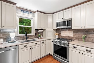 211 Caboose Ln, Woodstock, GA 30189