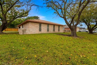 1801 Ridgecrest Dr, Terrell, TX 75160