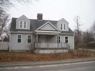 1985 County St, Somerset, MA 02726