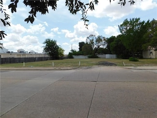 8014 Blossom Ln, Dallas, TX 75227