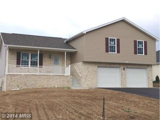 1635 Rosehill Ct, Chambersburg, PA 17202