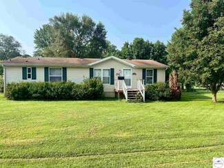 202 W Cleveland St, Versailles, MO 65084