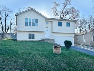 2804 Michael St, Wonder Lake, IL 60097