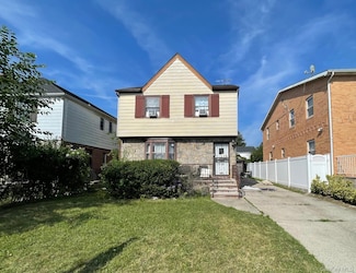 7584 180th St, Fresh Meadows, NY 11366