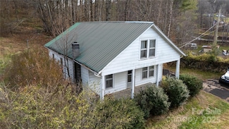 141 Burleson Dr, Bakersville, NC 28705