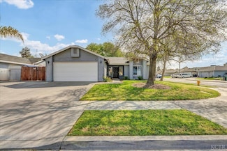 396 S Mendocino St, Tulare, CA 93274