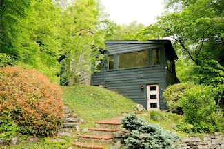 29 Tyler Rd, Putnam Valley, NY 10579