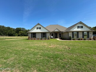 1094 Pebble Cove N, Byhalia, MS 38611
