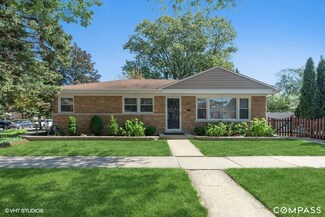 1665 Ash St, Des Plaines, IL 60018