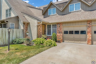 3003 SW Quail Creek Dr, Topeka, KS 66614