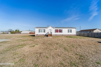 102 Walter Dr, Beulaville, NC 28518