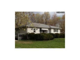 1670 Grandview Rd, Lake Milton, OH 44429
