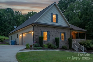 4080 Barbrick St, Sherrills Ford, NC 28673