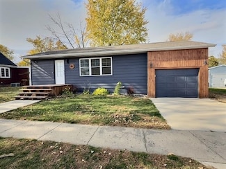 303 W 1st St, Lake Park, IA 51347