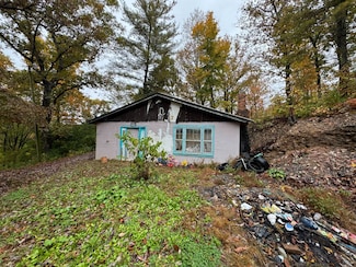 246 Lee Acres Rd, Irvine, KY 40336