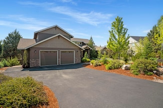 1910 Murrelet Dr, Redmond, OR 97756