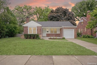 2368 Allard Ave, Grosse Pointe Woods, MI 48236