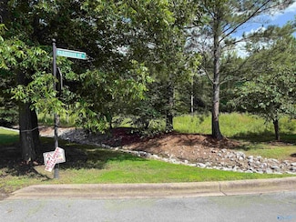 1 Clairvaux Dr, Gadsden, AL 35901