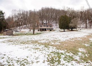 1549 Ridge Rd NE, New Philadelphia, OH 44663