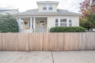 21 Bloomfield St, Pawtucket, RI 02861