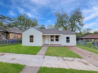 1226 S 1st St, Chickasha, OK 73018