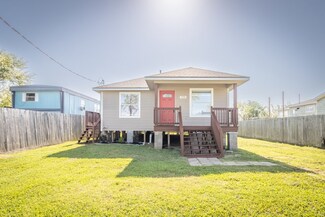 725 10th St, Dickinson, TX 77539