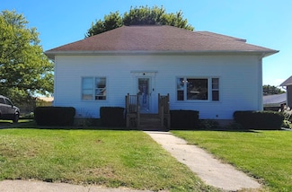 323 Maple St, Bennett, IA 52721