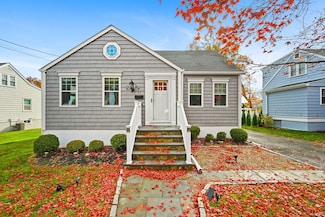 51 Country Rd, Fairfield, CT 06824