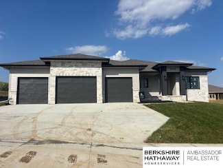 9910 Cimarron St, Papillion, NE 68046