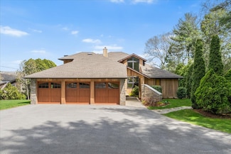 83 Burdick Ln, Jewett City, CT 06351