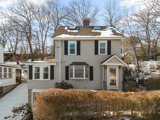 33 Hastings Ln, Medford, MA 02155