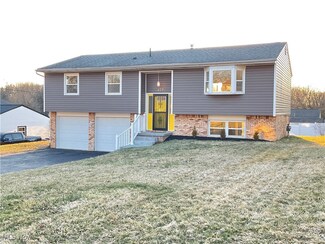 629 Meadowridge Ave NW, Canton, OH 44708