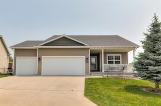 1245 Blue Bonnet Dr, Carlisle, IA 50047