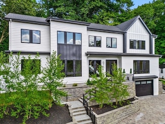 678 Dedham St, Newton, MA 02459