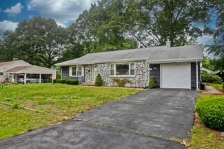 64 Manning St, Chicopee, MA 01020
