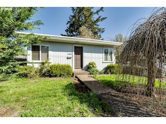 1248 E Madison Ave, Cottage Grove, OR 97424