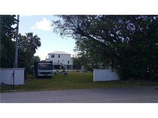 3 Aquamarine Dr, Key West, FL 33040