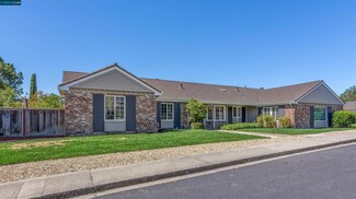 494 Fernwood Dr, Moraga, CA 94556