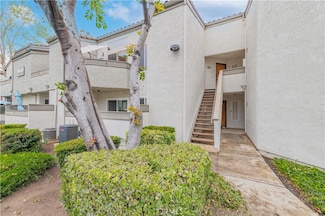 7 Town And Country Rd, Pomona, CA 91766