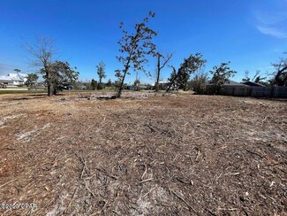 711 N Bay Dr, Lynn Haven, FL 32444