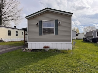 2724 Green Acre Dr, Erie, PA 16506