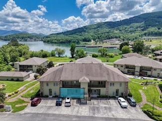 1726 Water Crest Way, Young Harris, GA 30582