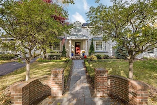 265 Williams Ave, Grosse Pointe Farms, MI 48236