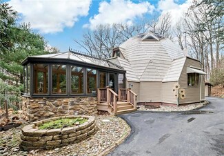 3595 Oak Ridge Dr, Slatington, PA 18080