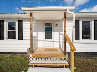 305 1st St, Glasgow, WV 25086