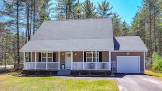 6 Christopher St, Fryeburg, ME 04037