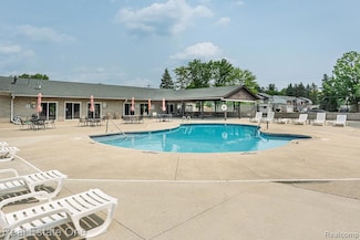 104 Manor Way Unit 1, Rochester Hills, MI 48309