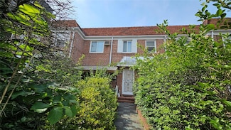 10811 65th Rd, Forest Hills, NY 11375