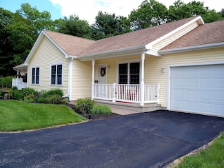 4 Bluebird Ln Unit 4, Dayville, CT 06241