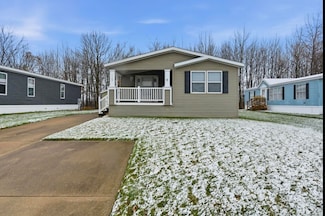 1105 Forest Ln, Columbus, MI 48063